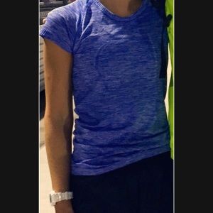 Women’s lulu lemon blue tee